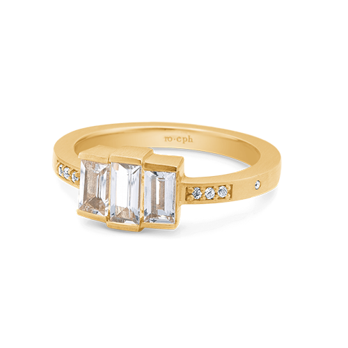 Smuk og elegant ring i guld med topaser