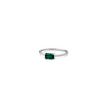 18 karat hvidguld ring med grøn turmalin fra Ro Copenhagen
