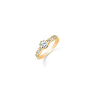 8 karat guld ring med zirkoner
