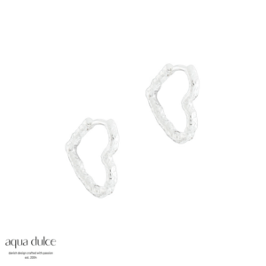 Sølv Love Me Heart Hoops fra Aqua Dulce