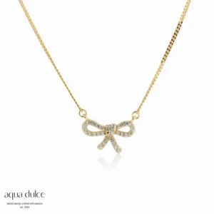 Forgyldt 'Bow Tie' halskæde fra Aqua Dulce varenr. 5904