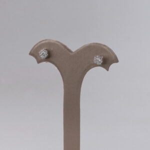 18 karat ørestikker med diamanter Diana fra EZZE