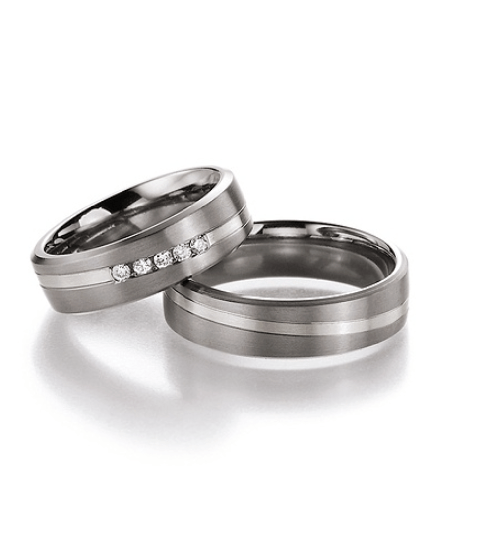 Titanium vielsesringe med 14 karat hvidguld fra CR